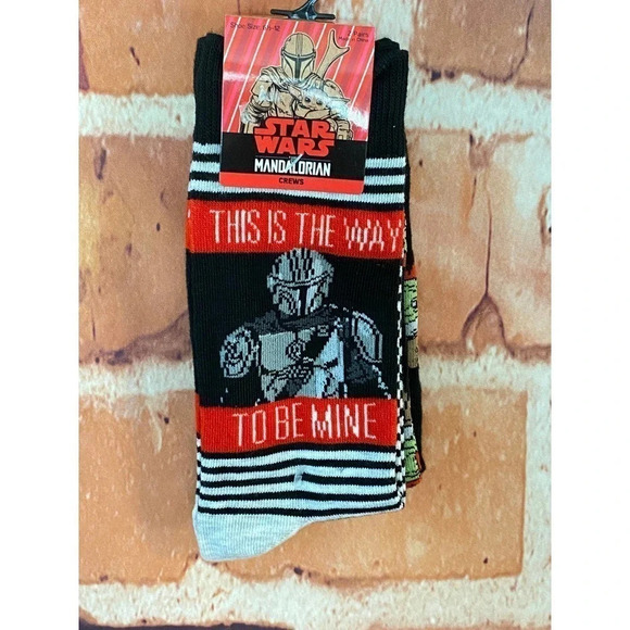 Star Wars The Mandalorian Mens Crew Fall Winter Socks 2 Pair Set Red Black White - Picture 1 of 5